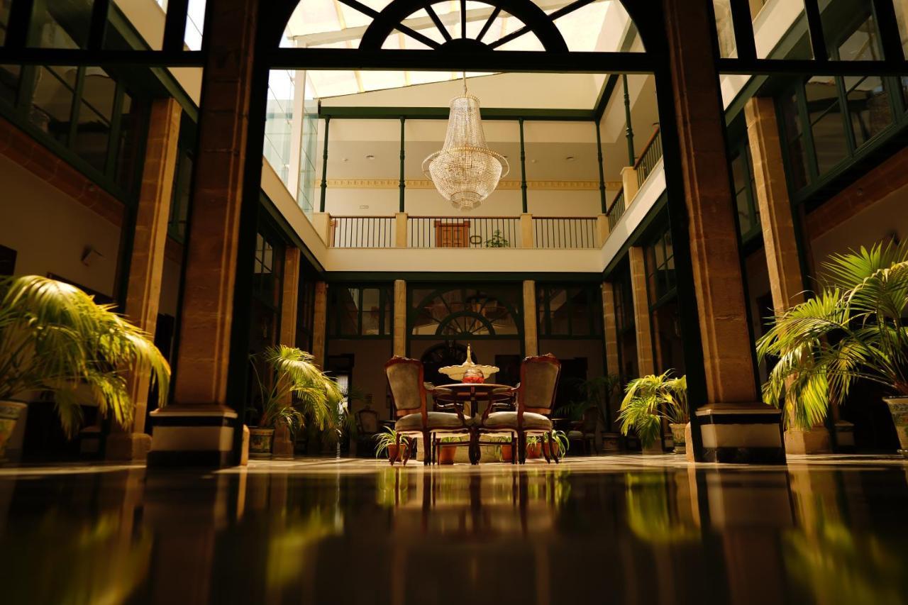 Hotel Duques De Medinaceli Эль-Пуэрто-де-Санта-Мария Экстерьер фото